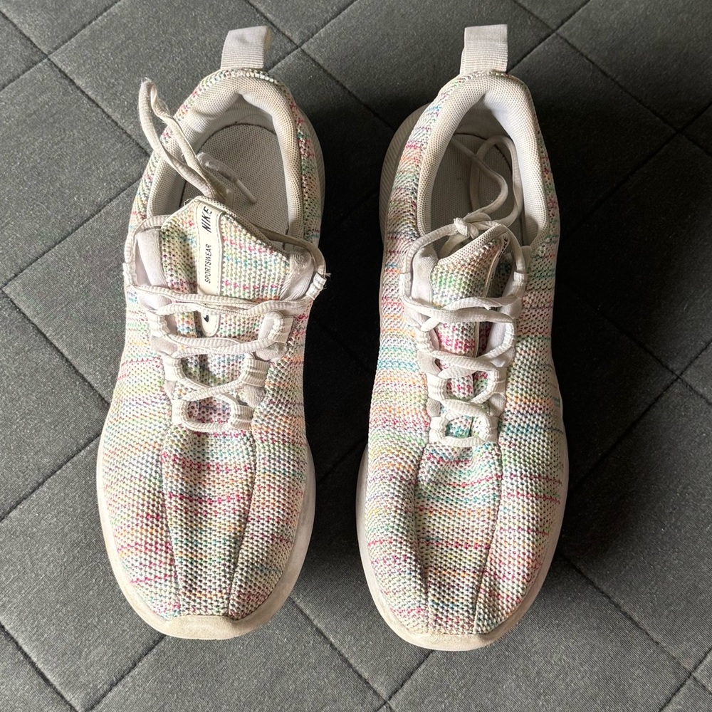 Nike Girls Multicolor Sneakers! - Picture 1 of 5
